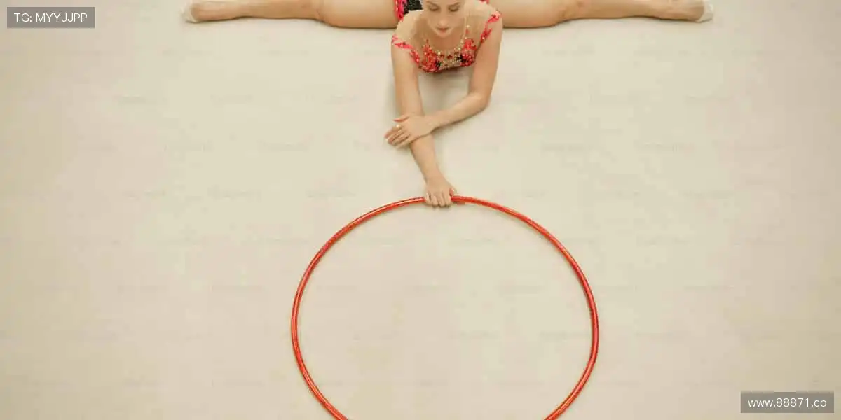 📱实时弹幕，全球球迷在线狂欢！💬